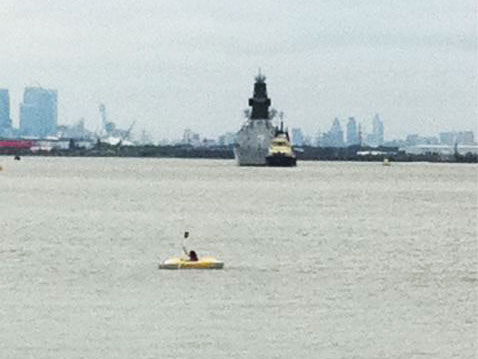 Kayak vs HMS Dauntless